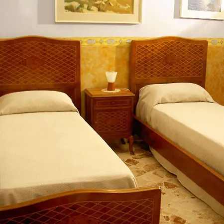 Bed & Breakfast Casa Tina Maugeri 2*